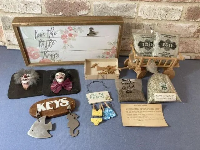 CLEAN UP LOT: WALL D�COR, KEY WALL HOOK,