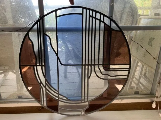 ROUND STAINED GLASS WINDOW D�COR WITH ART