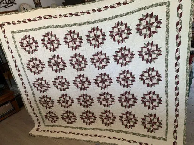 VINTAGE HAND-STITCHED STAR PATTERN PATCHWORK