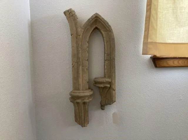 FAUX CATHEDRAL WINDOW TRACERY D�COR PIECE