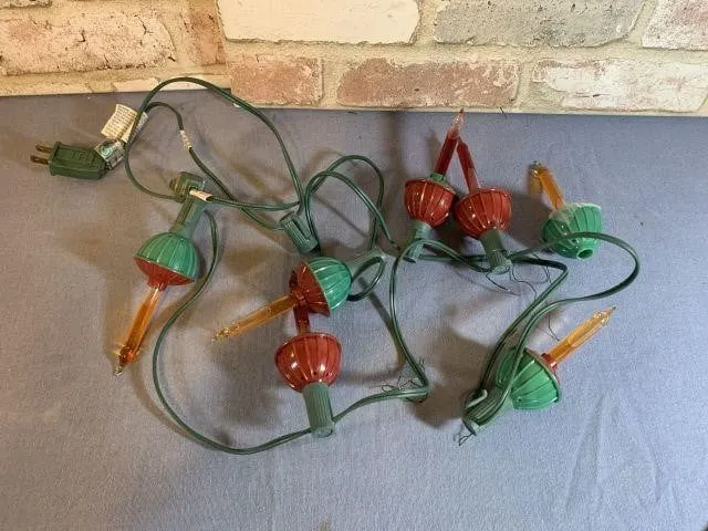 STRING OF BUBBLE LIGHTS, WORKING
