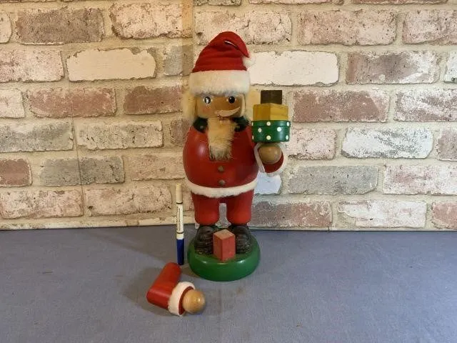 VINTAGE ERZGEBIRGISCHE SANTA NUTCRACKER-