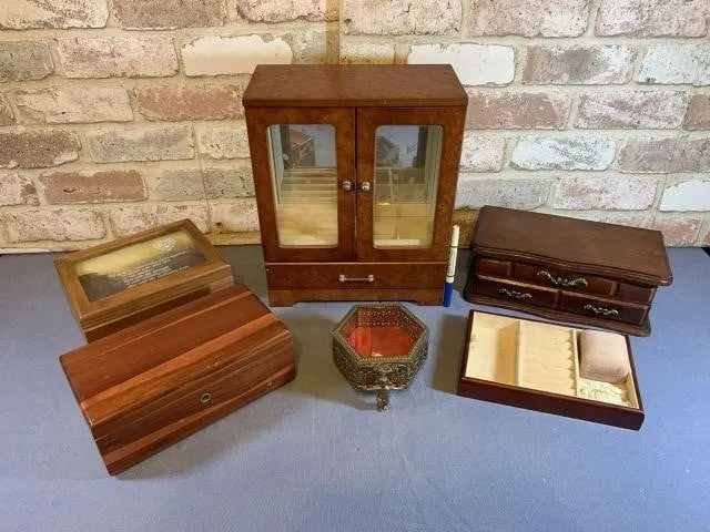 GROUPING OF 5 ASSORTED JEWELRY BOXES & 1 TRAY