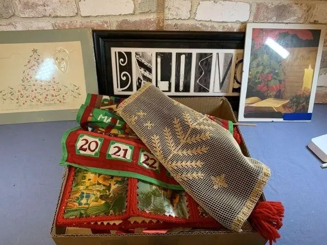 LARGE SELECTION OF CHRISTMAS D�COR- SEE PHOTO'S