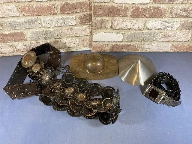 SELECTION OF ASSORTED REPLICA ACCESSORIES FOR