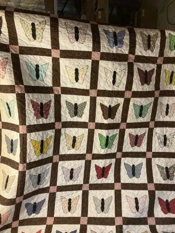 VINTAGE BUTTERFLY QUILT-MACHINE QUILTED;