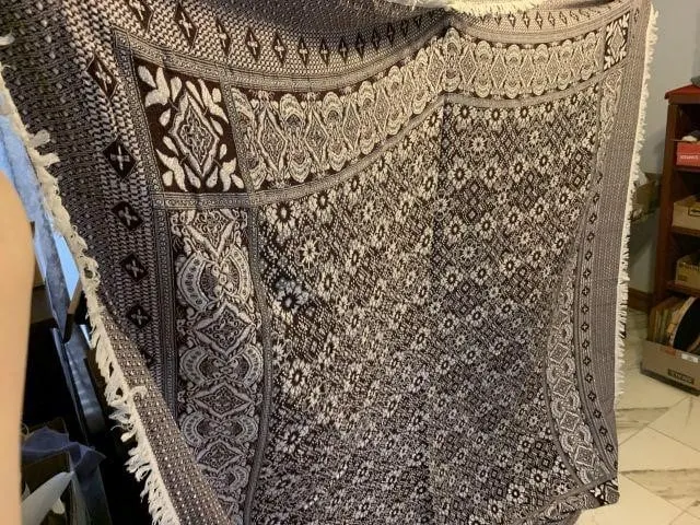 LARGE BURGUNDY & WHITE FLORAL PATTERN TABLECLOTH