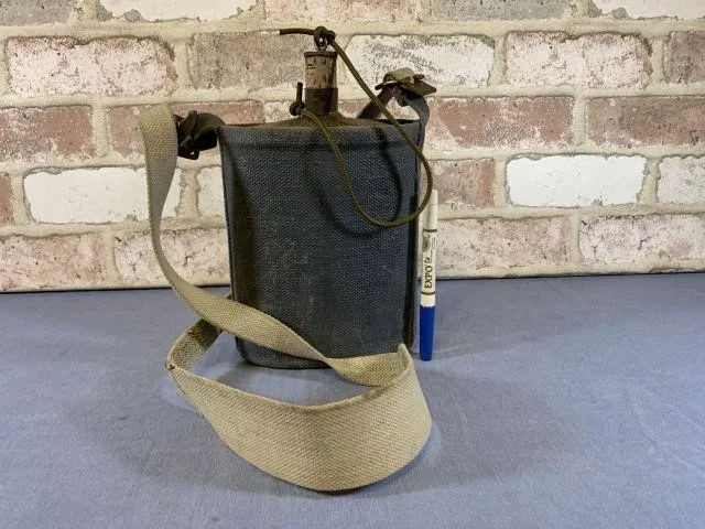 BRITISH P37 WWII WATER CANTEEN IN CARRIER