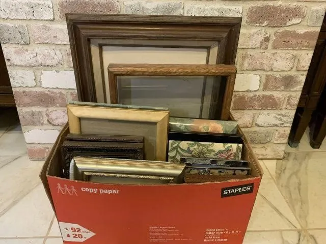 BOX OF ASSORTED PICTURE FRAMES