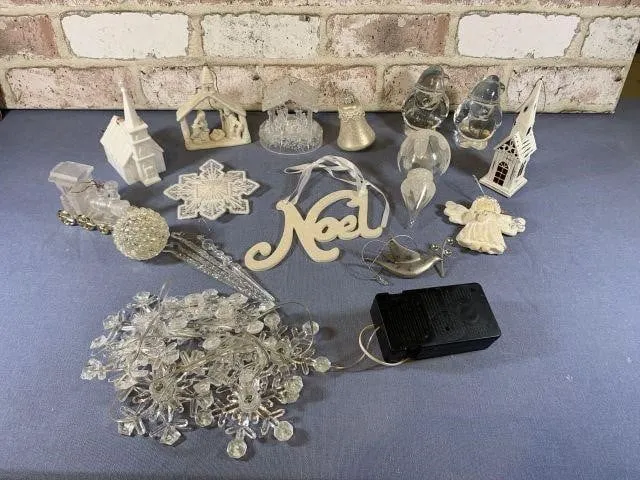 BOX LOT ASSORTED CHRISTMAS D�COR- CLEAR &