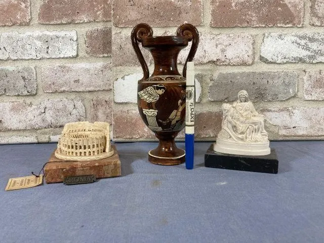 SELECTION OF ASSORTED D�COR PIECES: MINIATURE OF
