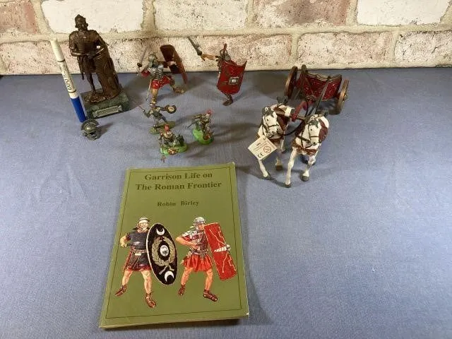 SELECTION OF ASSORTED COLLECTIBLES: ROMAN
