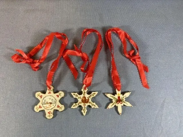 3 PCS, HAND-PAINTED ORNAMENTS / CHRISTMAS
