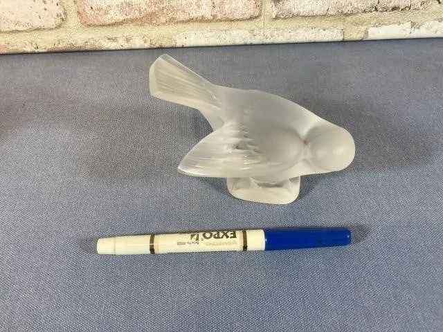 LALIQUE FROSTED CRYSTAL SPARROW FIGURINE, SIGNED