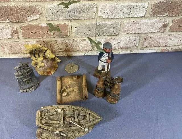 BOX LOT ASSORTED NAUTICAL D�COR-FIGURINES- FISH,