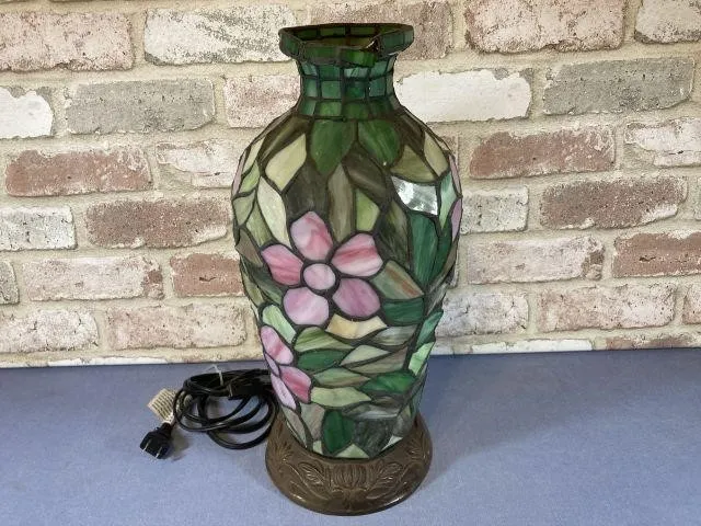 STAINED GLASS LAMP / LIGHT- SOME DAMAGE-
