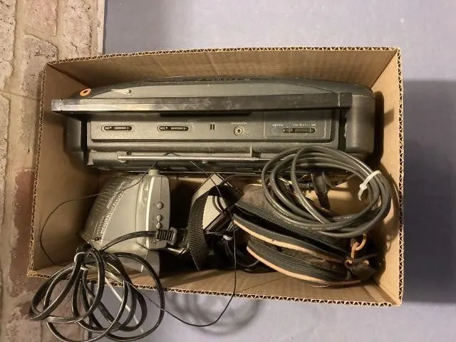 BOX LOT: LENOX PORTABLE RADIO CASSETTE PLAYER, GPX