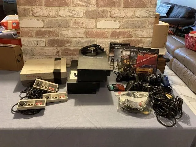 BOX LOT: VIDEO GAMING ITEMS - NINTENDO