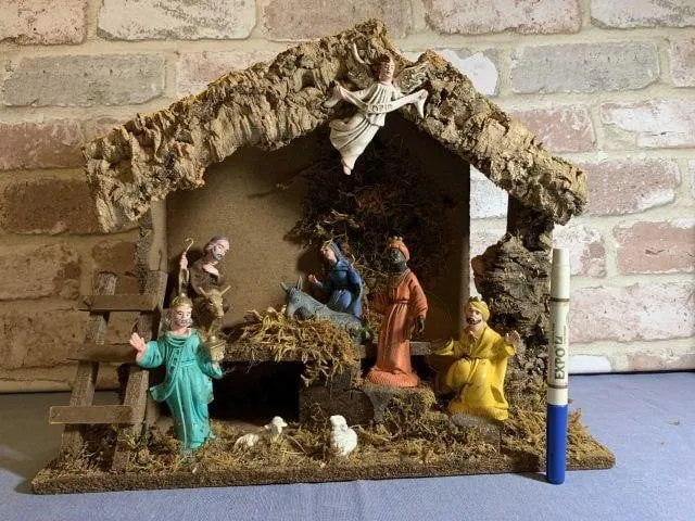 NATIVITY SET WITH A STABLE, 12 PCS TOTAL