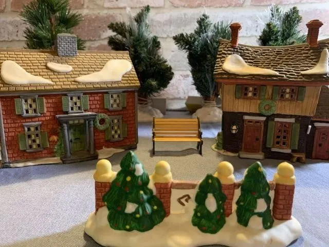 GROUP LOT: DEPARTMENT 56 VILLAGE PIECES -