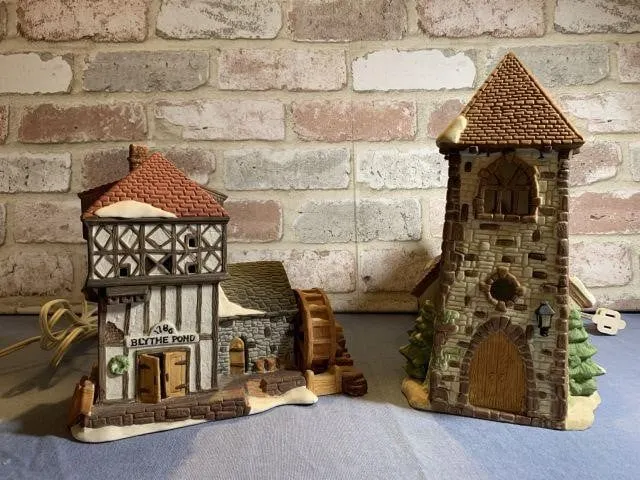(2 PCS) DEPARTMENT 56 VILLAGE PIECES -