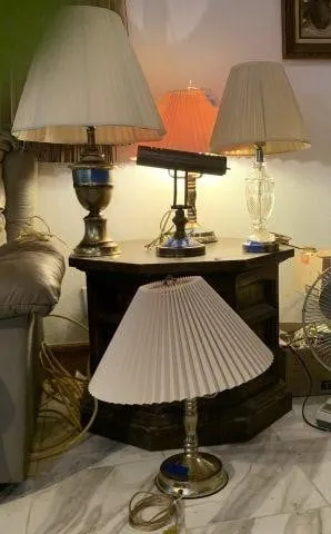 (5 PCS) BRASS TABLE LAMPS - 1 WITH GLASS & 1 DESK