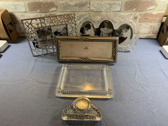 BOX LOT OF ASSORTED PICTURE FRAMES & CLEAR GLASS