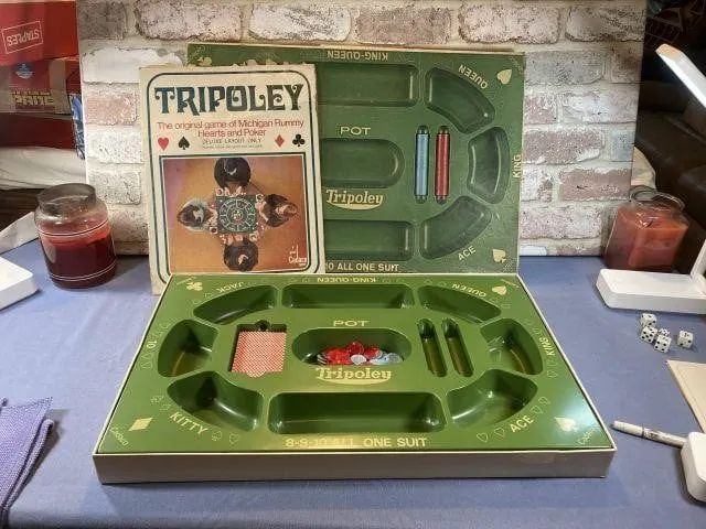 BOX LOT ASSORTED GAMES / GAME PIECES: SHUFFLE