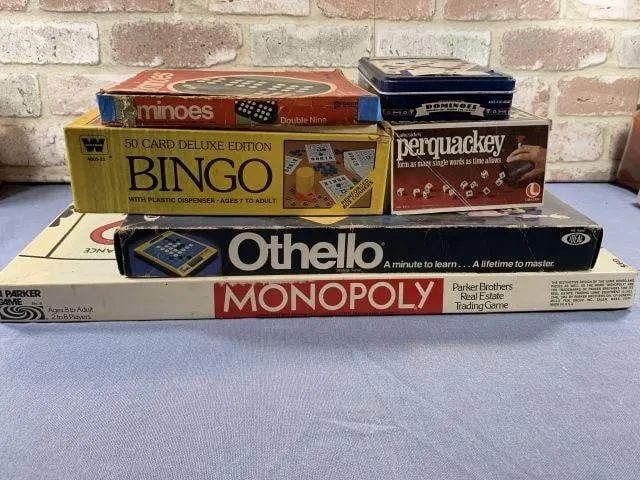 LARGE SELECTION OF BOARD & OTHER GAMES: