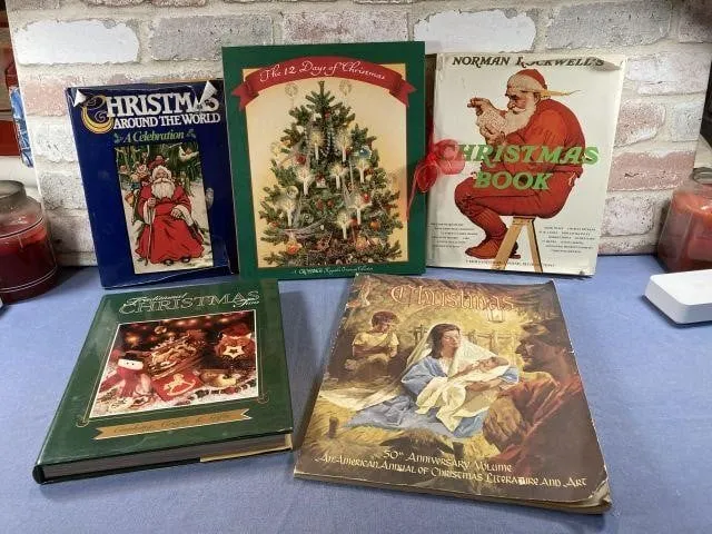 (7 PCS) CHRISTMAS THEMED HARDBACK BOOKS