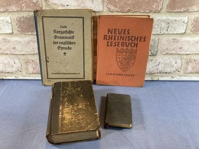 (4 PCS) VINTAGE FOREIGN LANGUAGE BOOKS