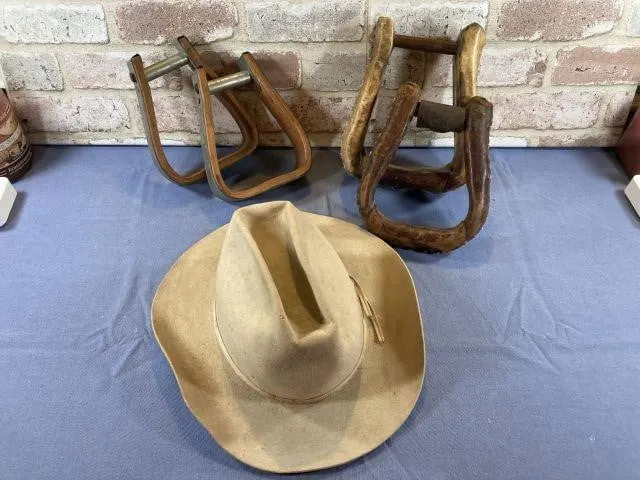 BOX LOT: VINTAGE COWBOY HAT, PAIR OF LEATHER
