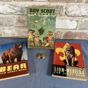SELECTION OF BOY SCOUT ITEMS: HANDBOOKS & SCARF