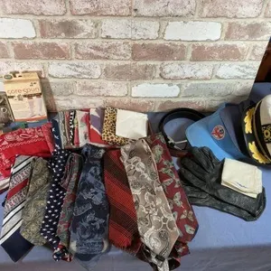 SELECTION OF TIES, HANKERCHIEFS, CAPS, GLOVES,