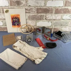 ASSORTMENT OF VINTAGE ITEMS: GLOVES, HANKY, WATCH,