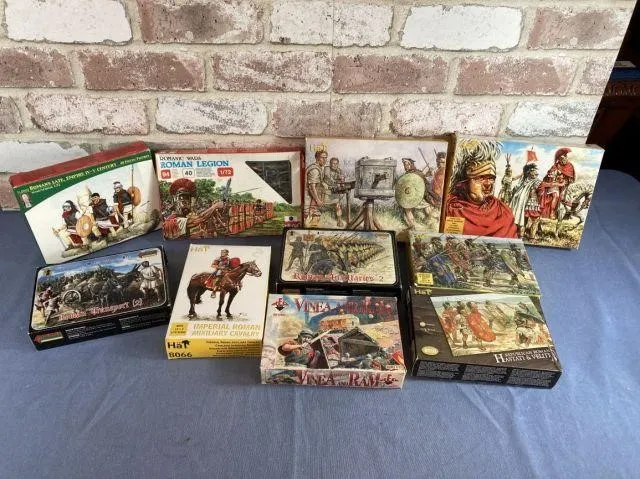 10 PCS ASSORTED VINTAGE 1/72 SCALE PLASTIC MILITAR