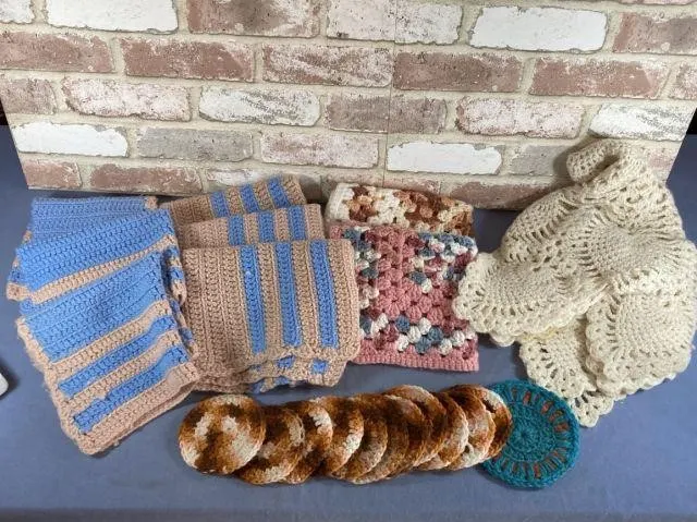 21 PCS: ASSORTED CROCHETED ITEMS: COASTERS,