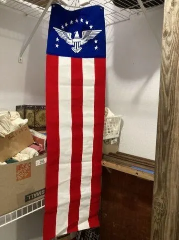 GROUPING OF AMERICANA: BANNERS, WOVEN THROW,