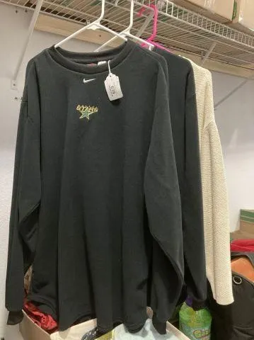 3 PCS: 2 VINTAGE NIKE DALLAS STARS PULL-OVERS AND