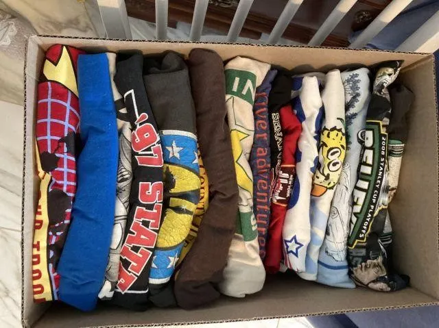 2 BOXES: VINTAGE TEE SHIRTS INCLUDING MELS DINER,