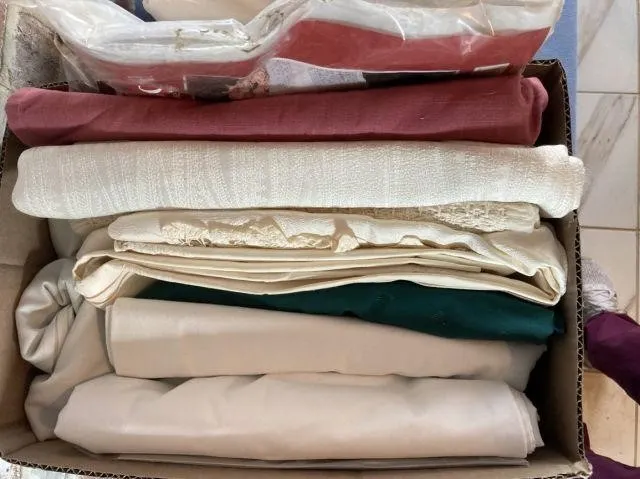 2 BOXES OF ASSORTED TABLECLOTHS, VARIOUS SIZES