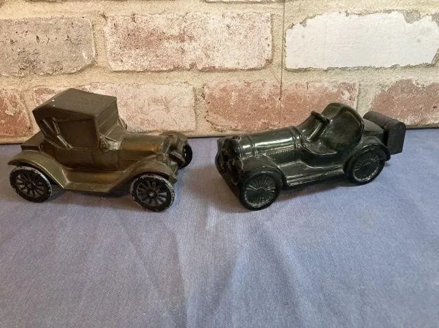 BOX LOT: VINTAGE AVON COLOGNE BOTTLE AND VINTAGE