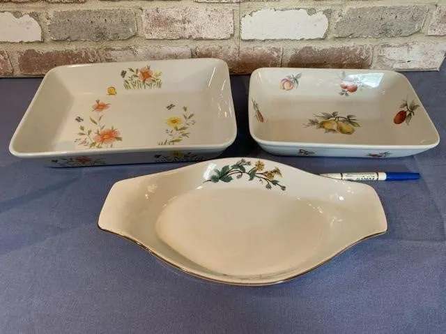 BOX LOT: 3 FLORAL / FRUIT-THEMED CASSEROLE DISHES-