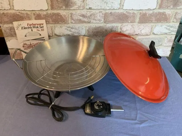 FARBERWARE ELECTRIC WOK SET, APPEARS TO BE NEW /