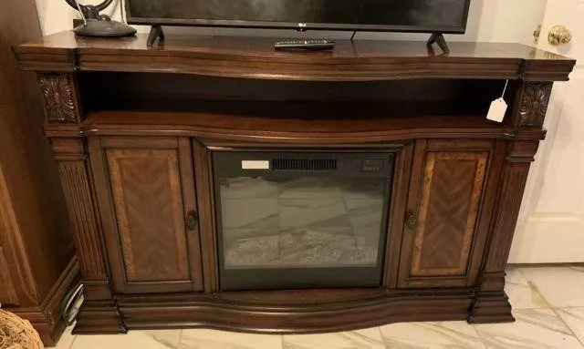 ENTERTAINMENT / ELECTRIC FIREPLACE COMBO WITH