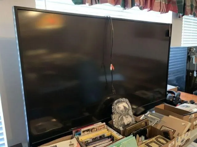 MITSUBISHI 60" BIG SCREEN TV