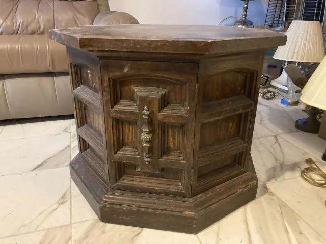 VINTAGE OCTAGONAL SHAPED END TABLE WITH A