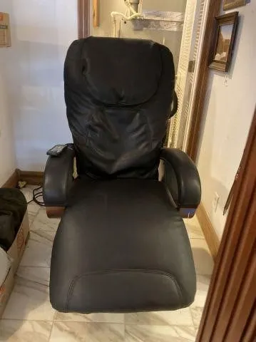 BLACK HAVEN MASSAGE CHAIR, MADE BY HOMEDICS;