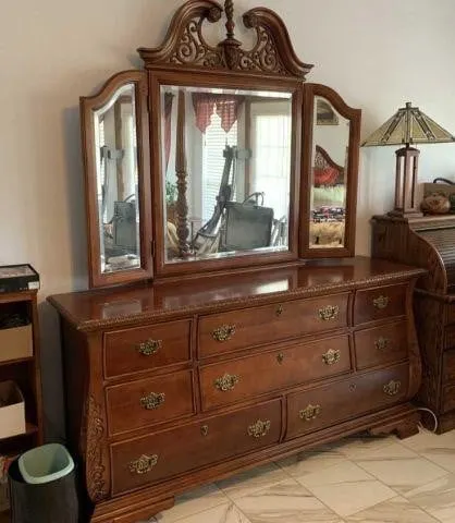 8 DRAWER DRESSER WITH TRIPLE MIRROR;