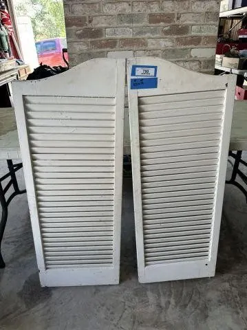 PAIR OF LOUVERED WOODEN SALOON / CAF� DOORS;